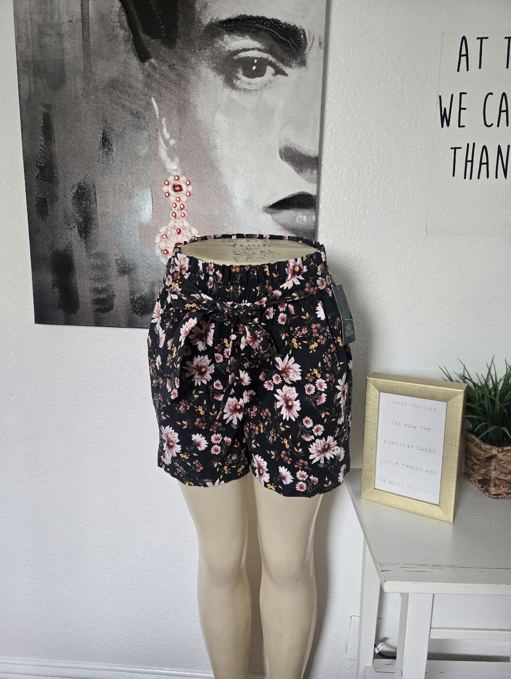 NWT Wild Fable Black Floral High-Waist Paperbag Shorts Size Medium